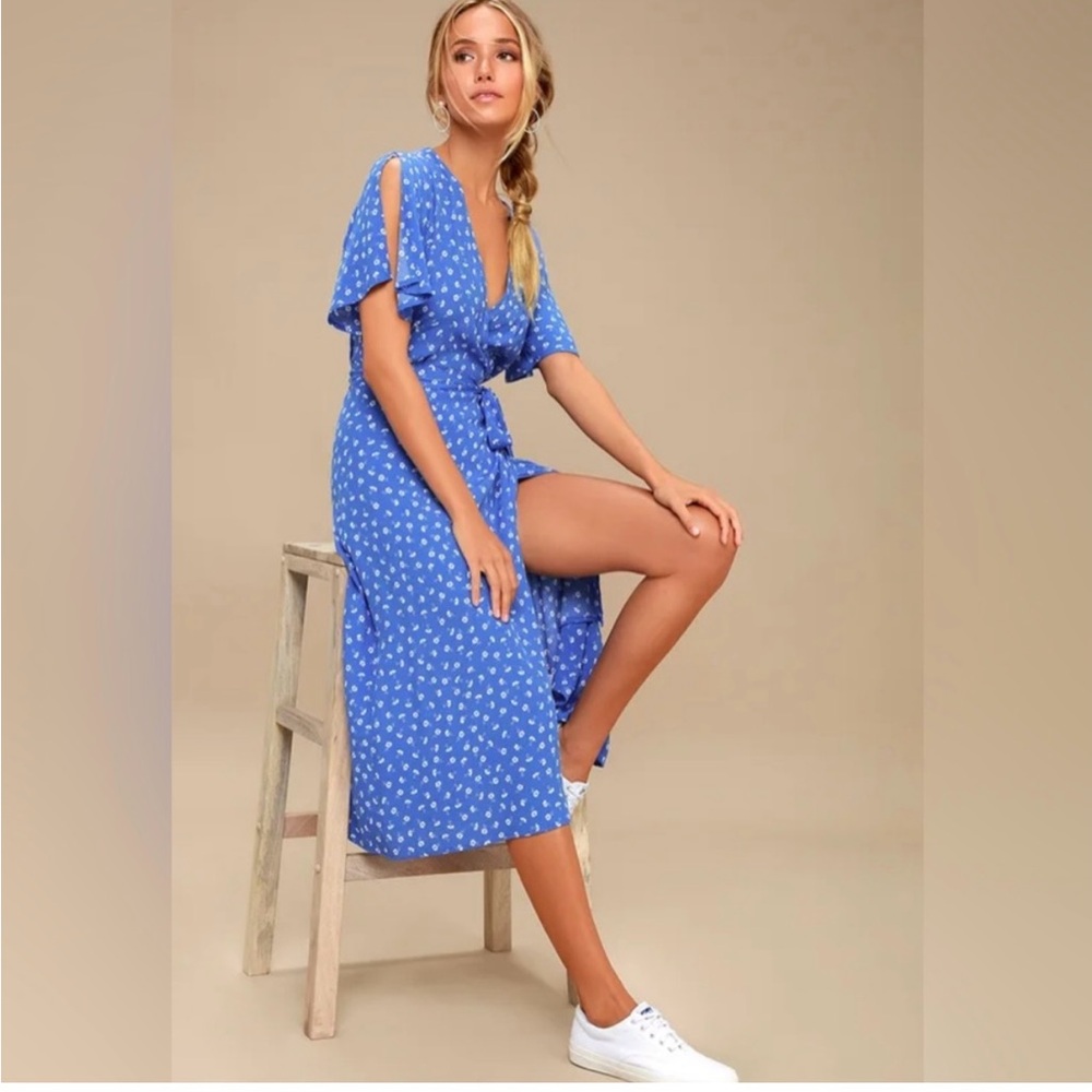 Lulus Maretta blue and white floral wrap dress